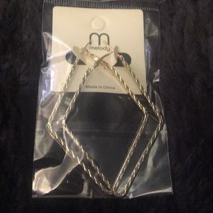 Dimond shape gold color earrings. brand new